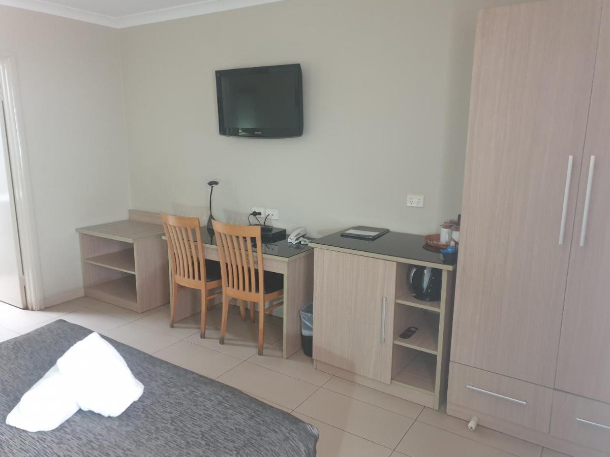 Cobar Central Motor Inn Bagian luar foto