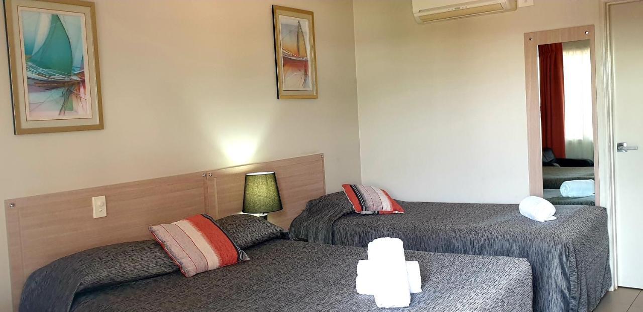 Cobar Central Motor Inn Bagian luar foto