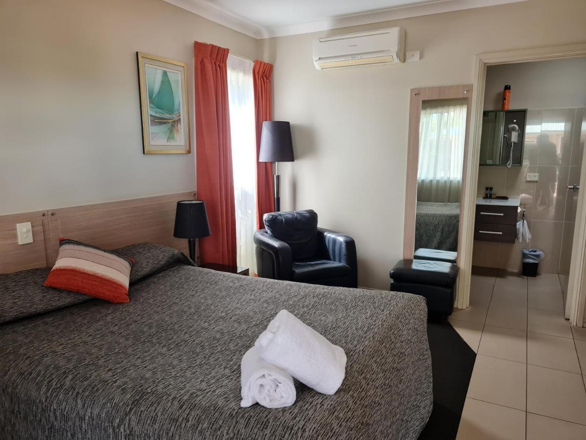 Cobar Central Motor Inn Bagian luar foto