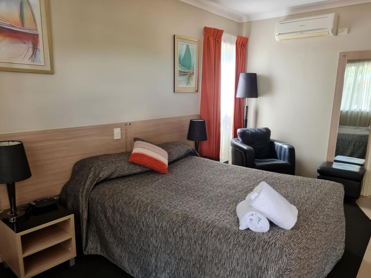 Cobar Central Motor Inn Bagian luar foto